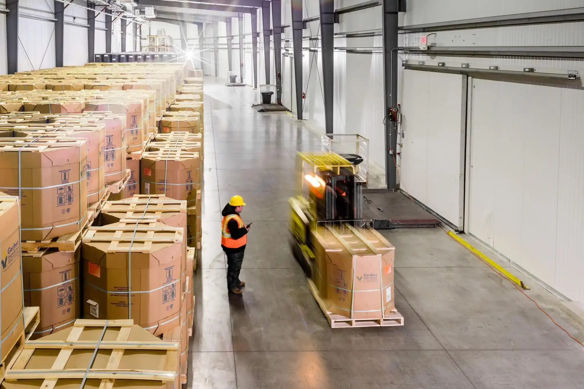 Warehousing services, warehousing, store pallets